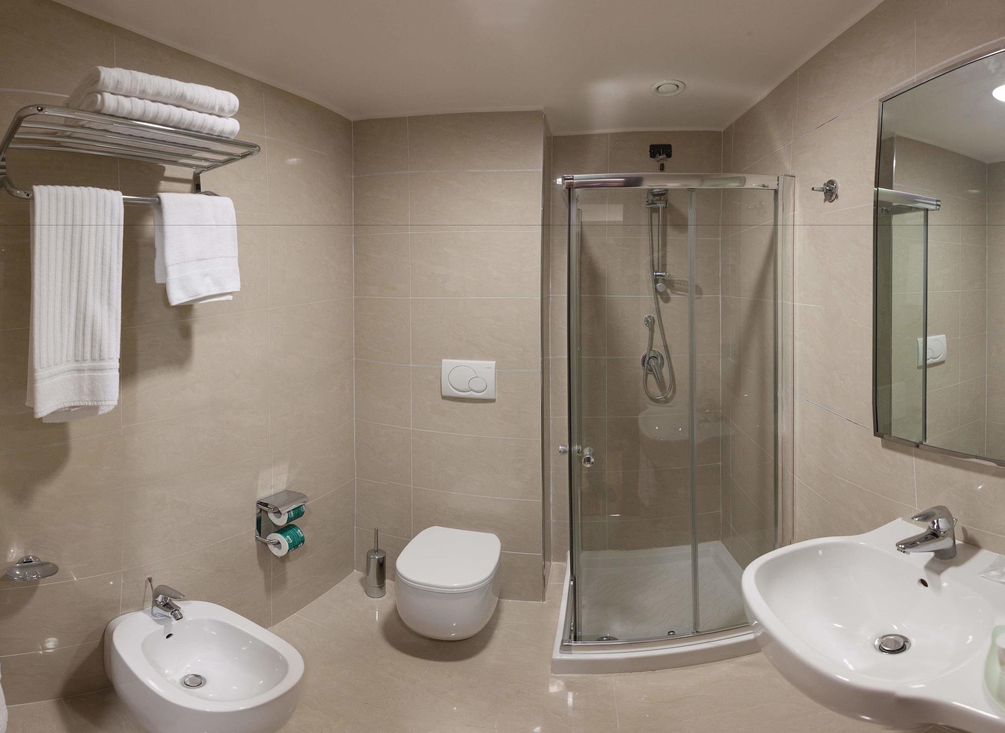 1 Bedroom, Tower, Superior, Double or Twin Bed, City View، Bv President Hotel 2/2