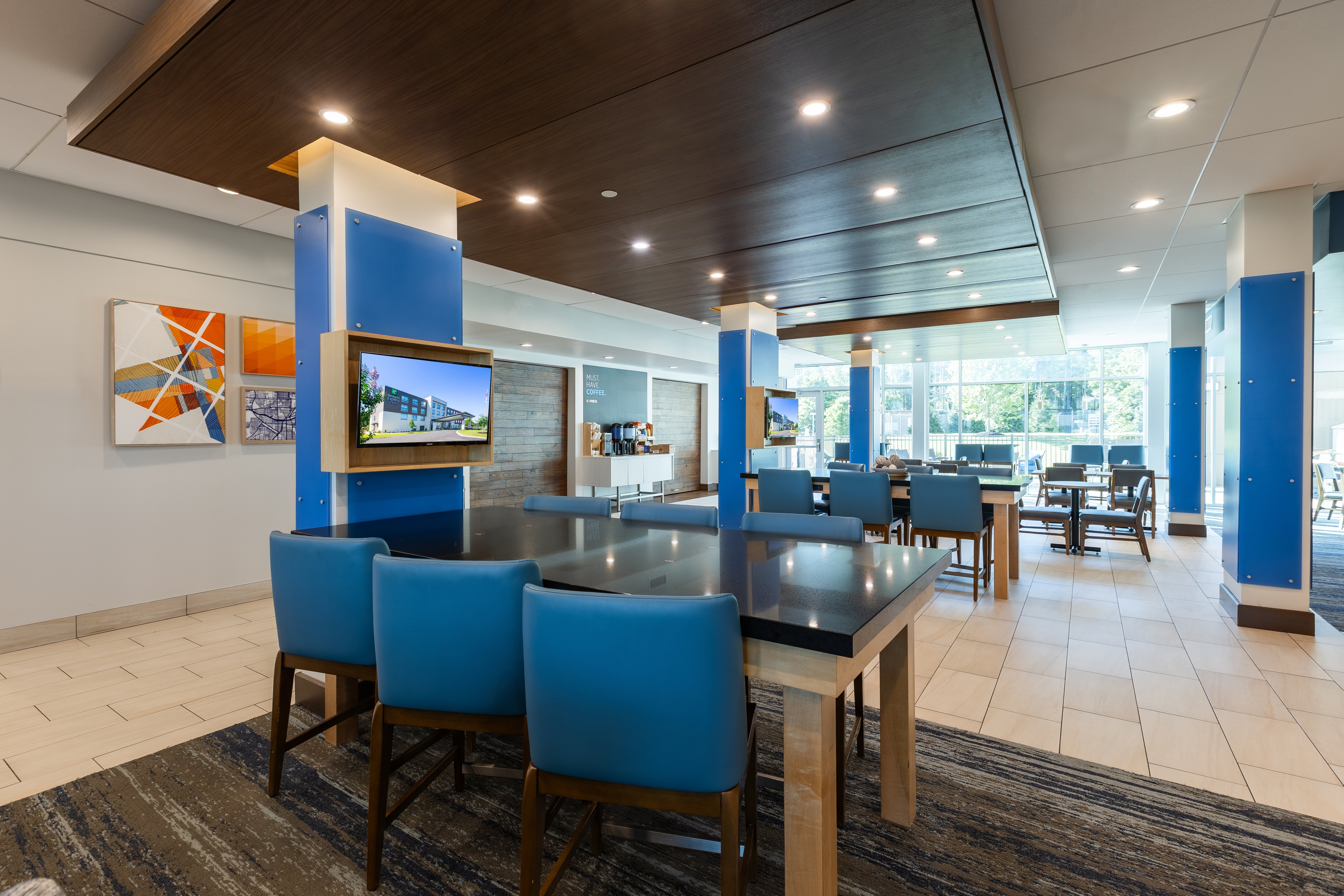 Holiday Inn Express Suites Greenwood Mall 56/67