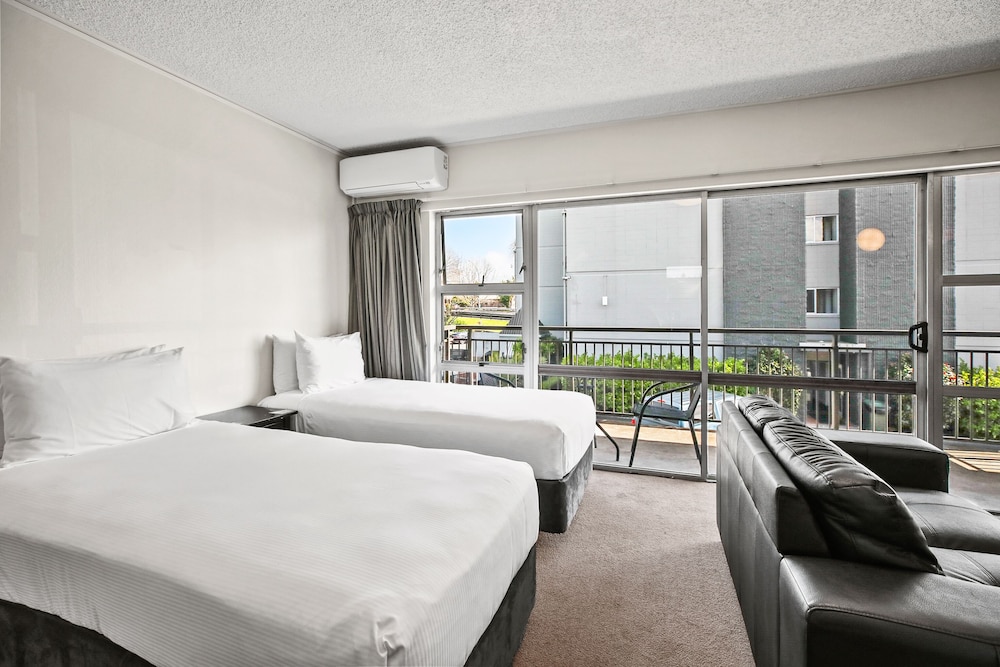 Heartland Ambassador Hotel Hamilton 23/49