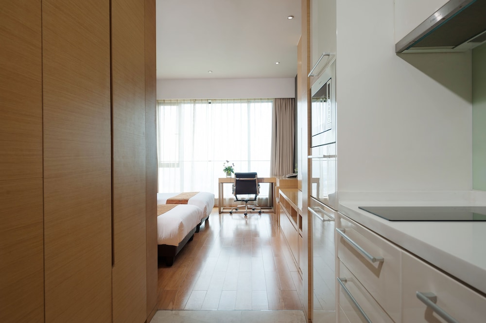 Yicheng Apartment Poly World Center 32/59