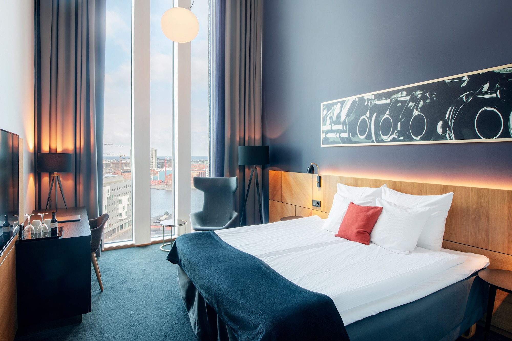 SUPERIOR, KING BED