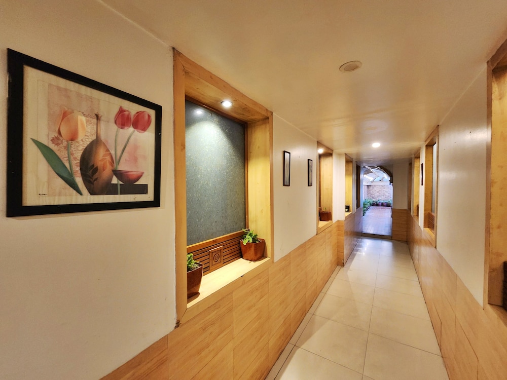 Hotel Surya 6/50