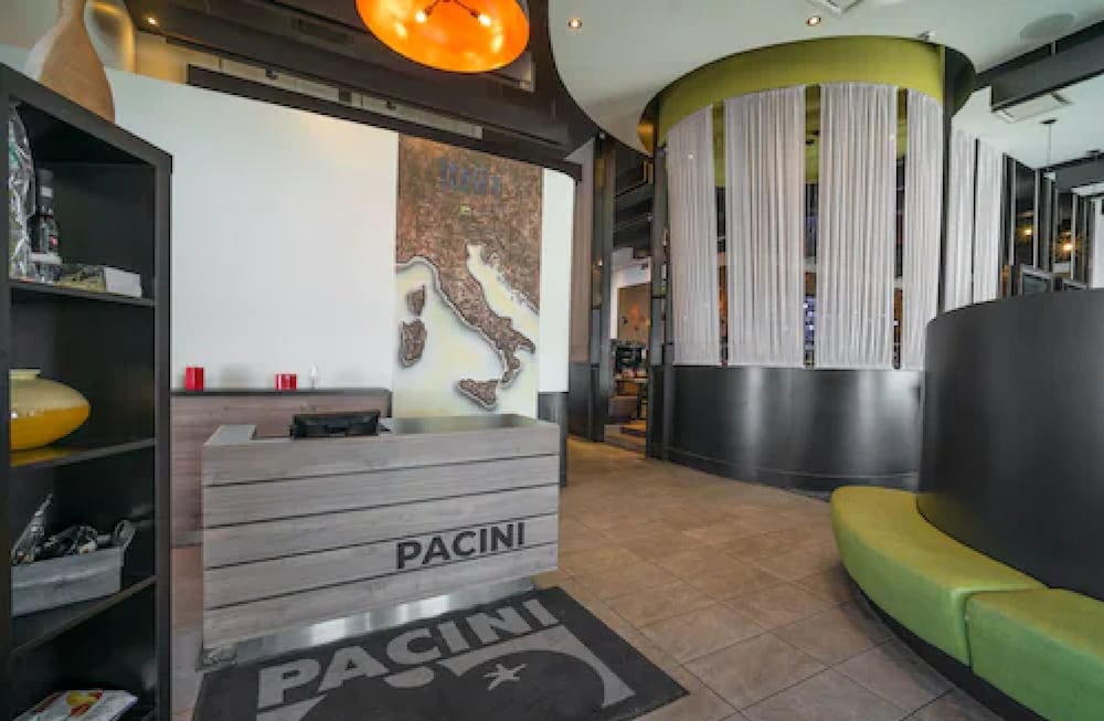 Acclaim Hotel By Clique 9/62