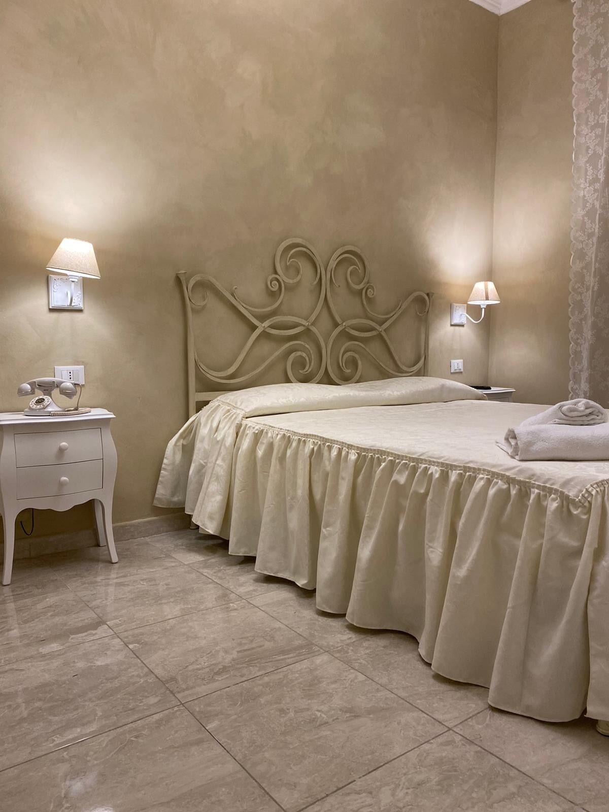 Deluxe, Double Bed, Boutique Hotel Calais Milano 7/10