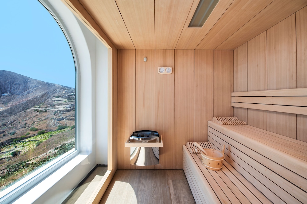 Skyfall Suites 36/79