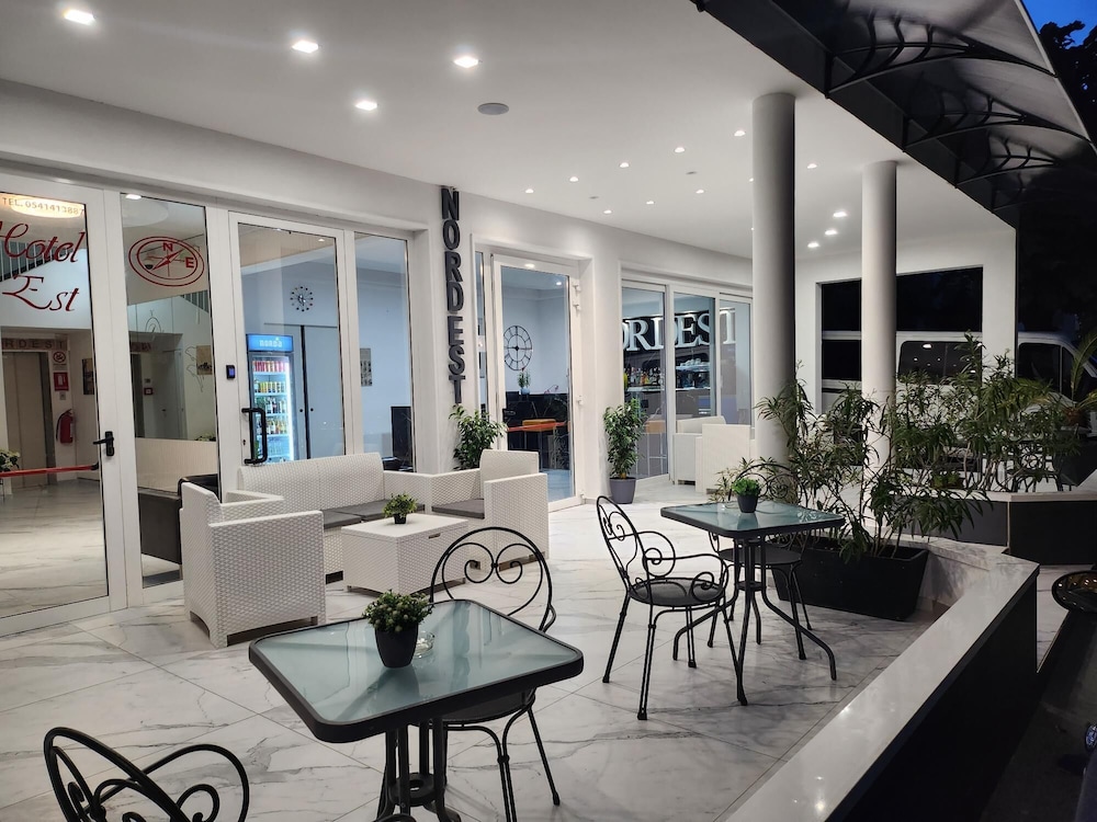 Hotel Nord Est 11/18