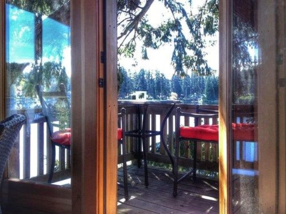 Cottage Lake Bed And Breakfast 23/50