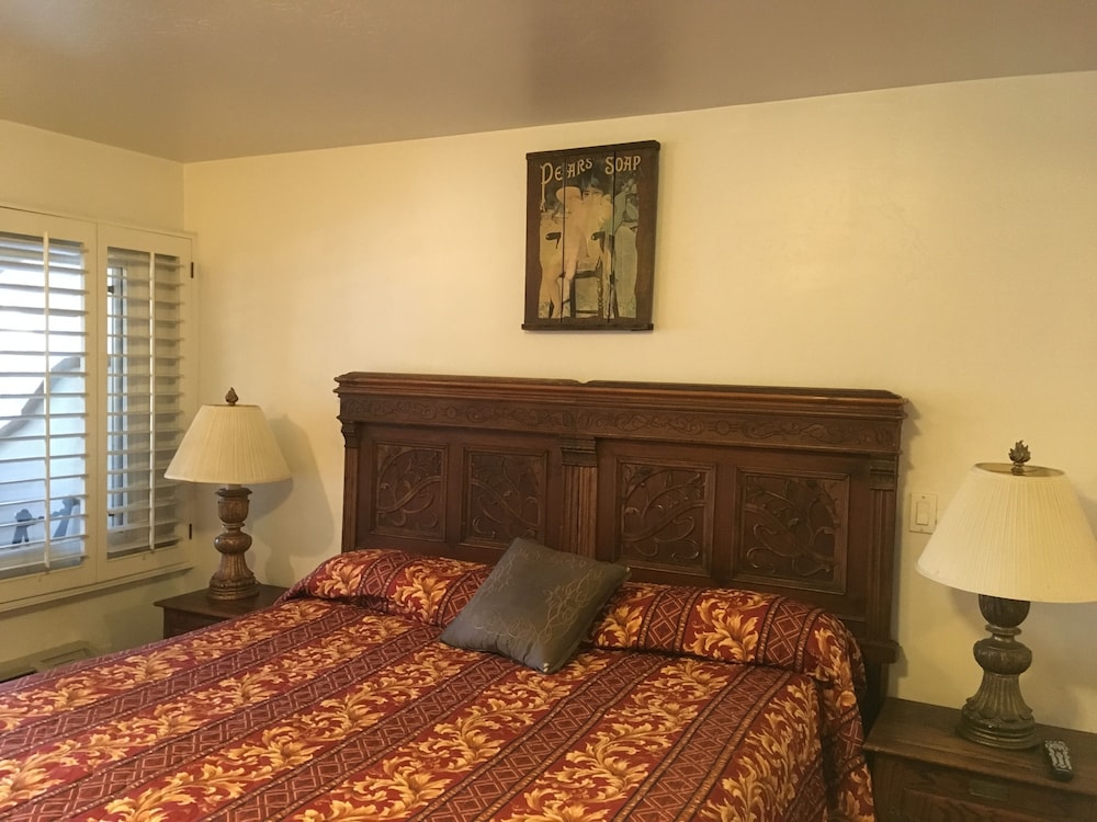 Chantico Inn 24/70