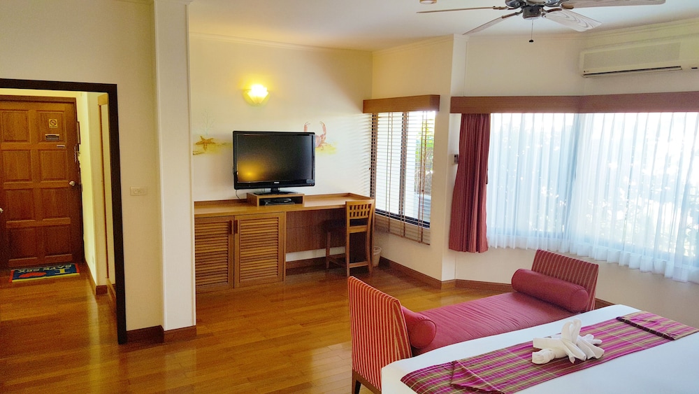 Birds & Bees Resort 47/68