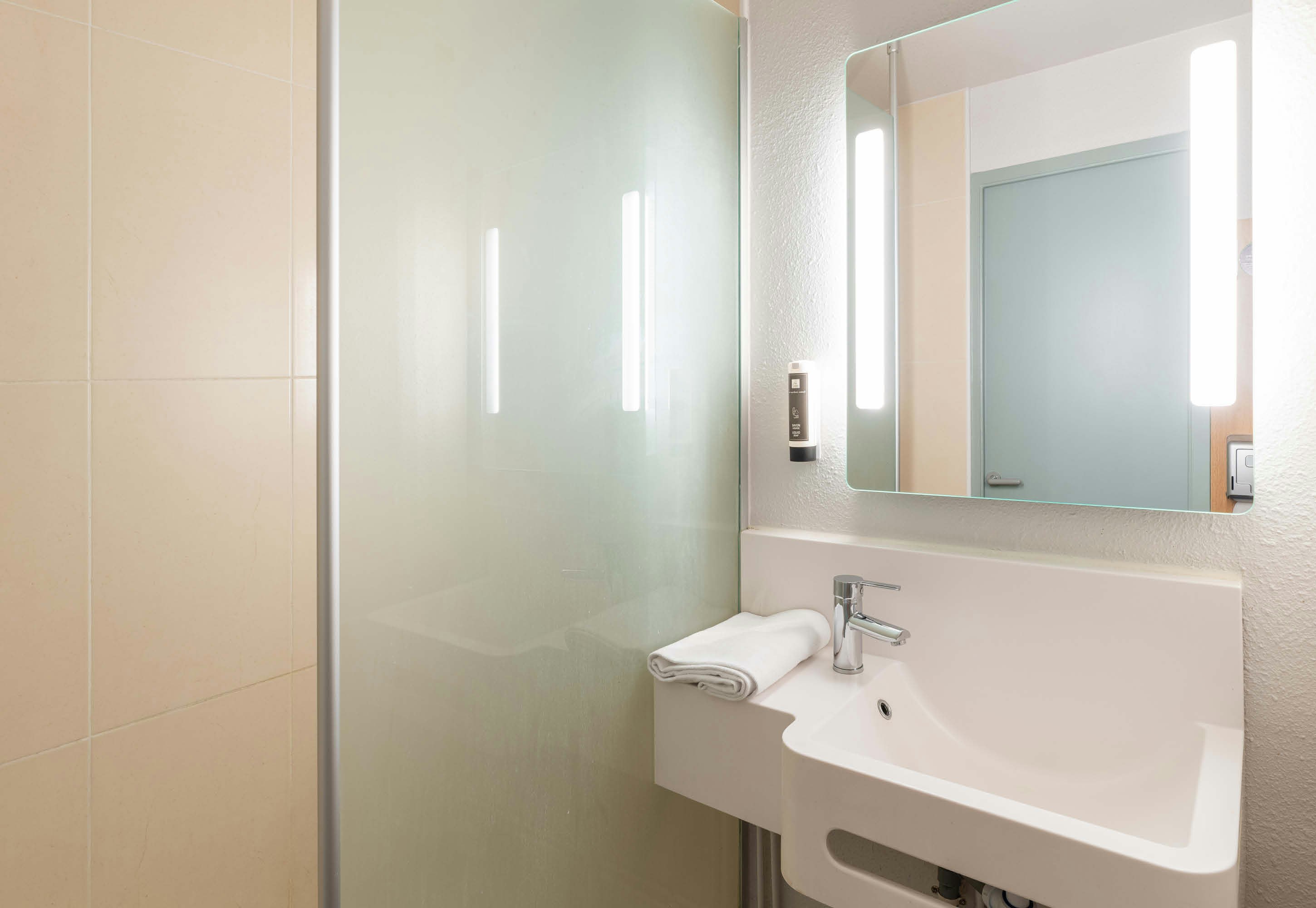 B&B Hotel Lyon Grand Stade Meyzieu 48/49