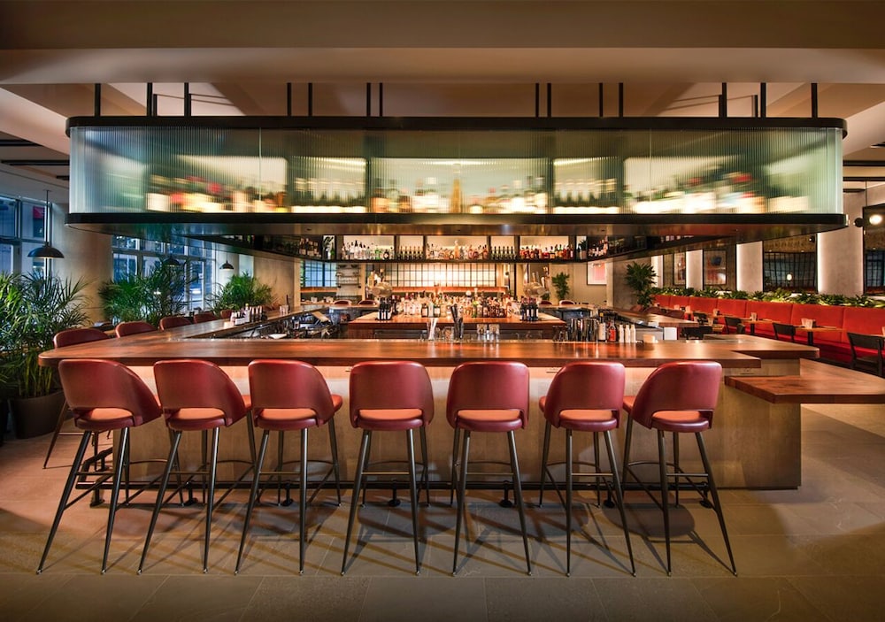 Colonnade Hotel 25/46