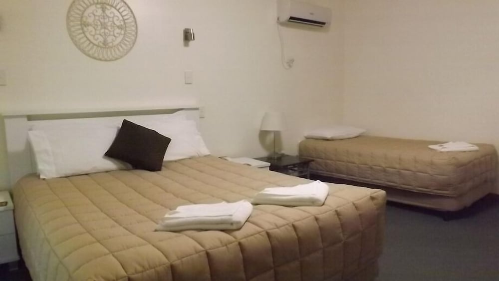 KARUAH MOTOR INN 36/59