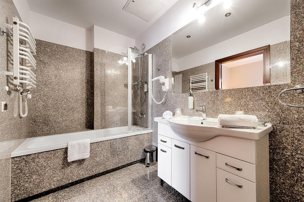 SUPERIOR, APARTMENT
