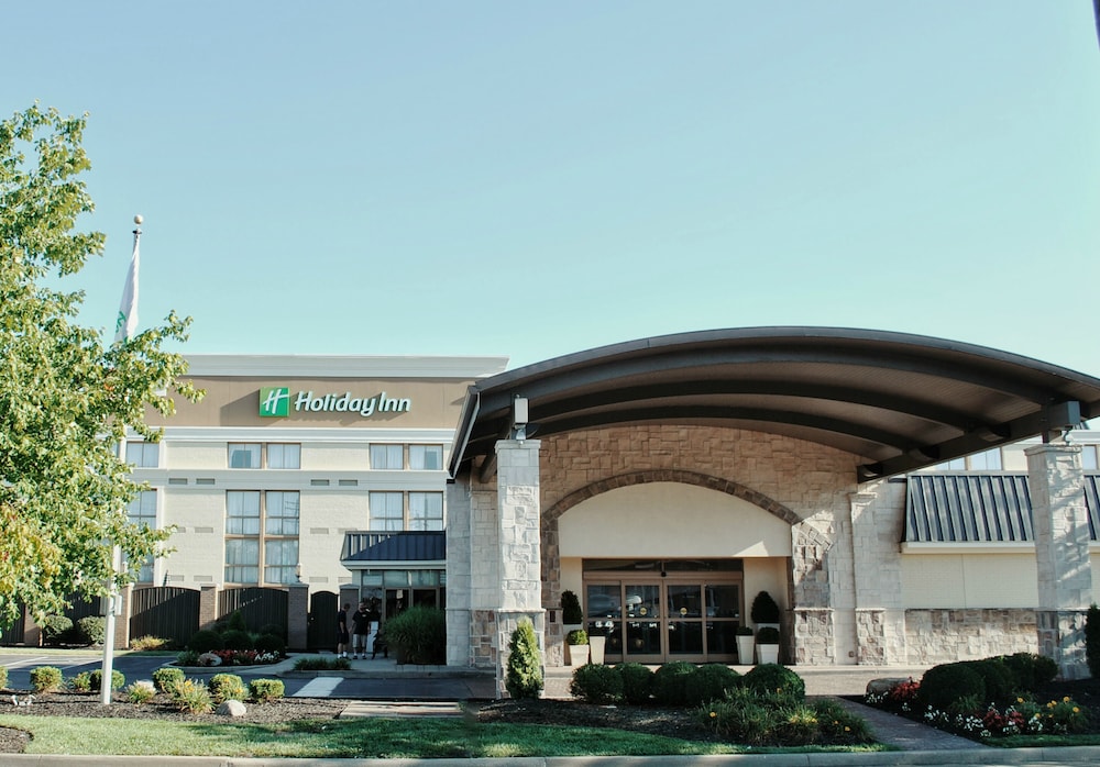 Holiday Inn Cincinnati-Riverfront 1/58