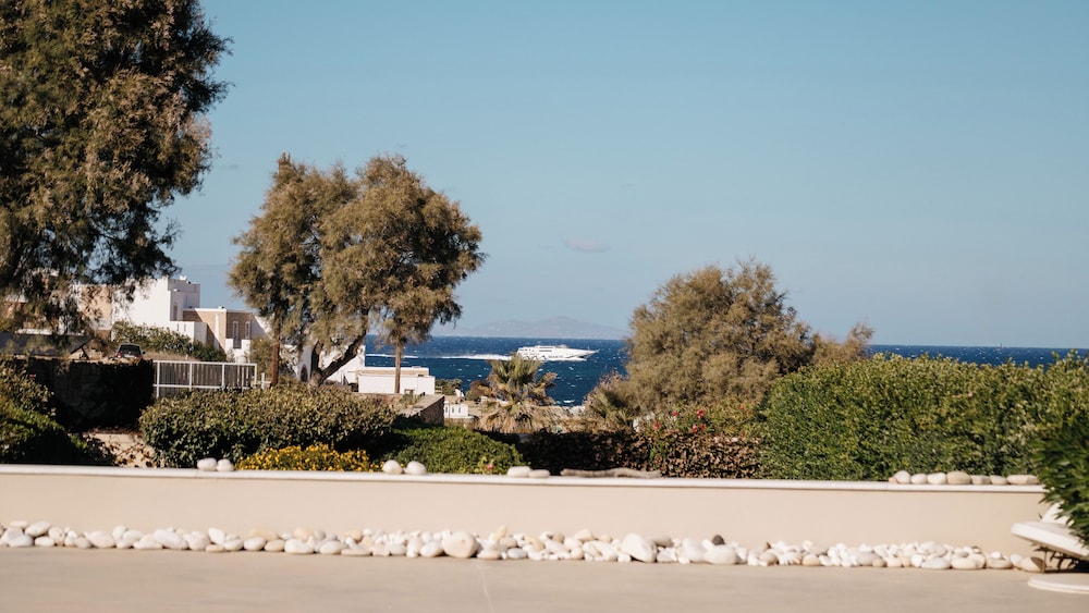 Kouros Art Hotel - Adults Only 68/72