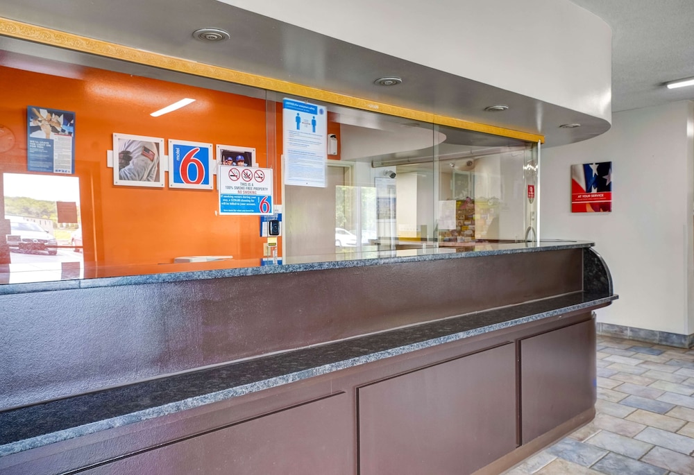 Lobby at Motel6 Gordonville, PA - Lancaster PA, East Lampeter