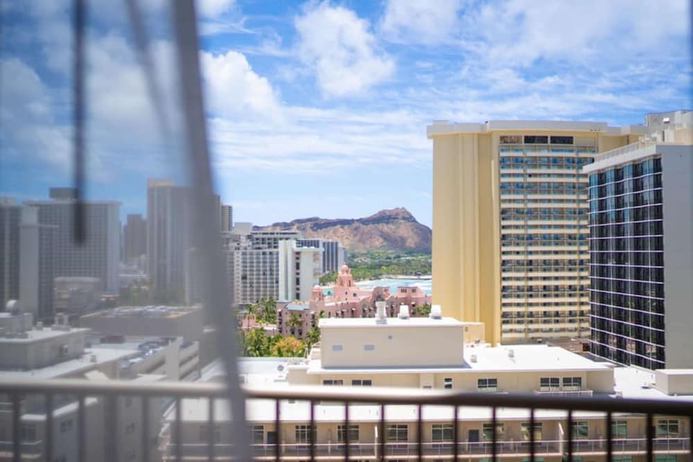 Embassy Suites By Hilton Waikiki Beach Walk 23/42