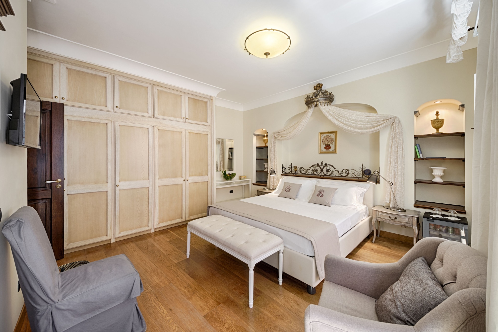 LUXURY, SUITE, CITY VIEW
