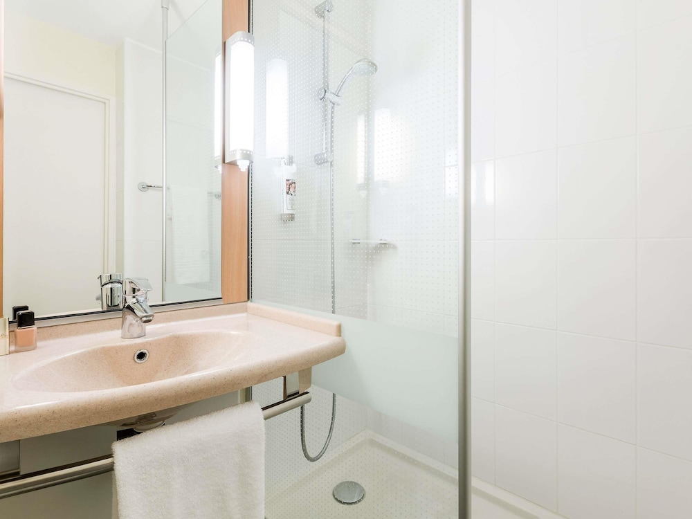 Ibis Rennes Cesson 73/76
