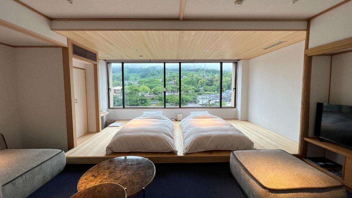 Japanese, Tower, Modern, Quadruple, Twin Beds, Mountain View