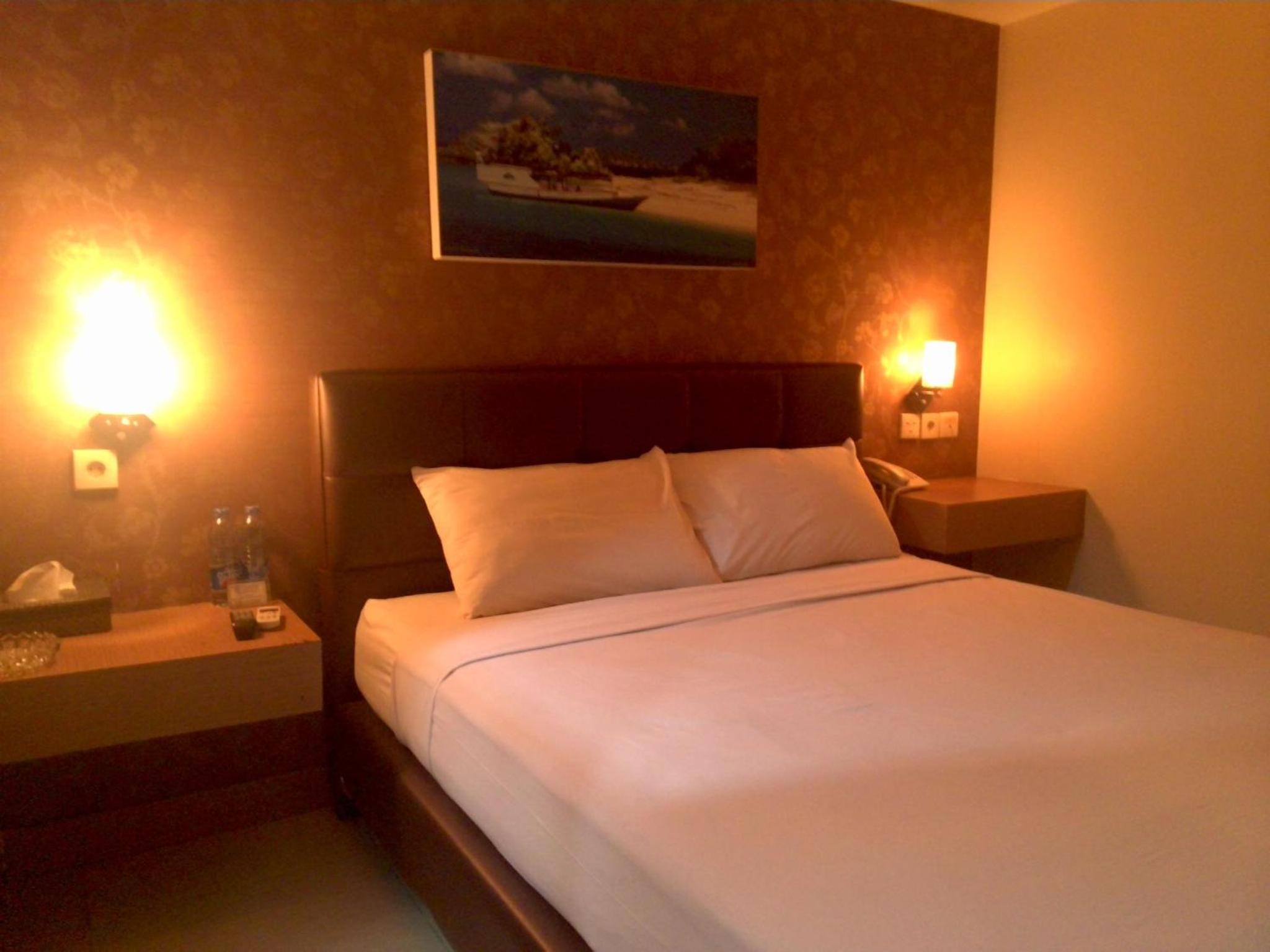 Standard, King Bed, No Window، Antoni Hotel 3/3