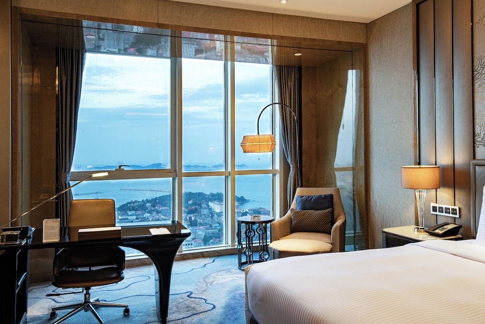 Pullman Yantai Center 24/50