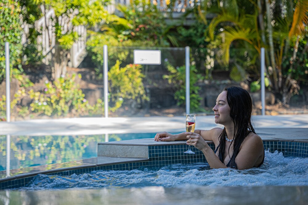 NOOSA OUTRIGGER BEACH RESORT 35/73
