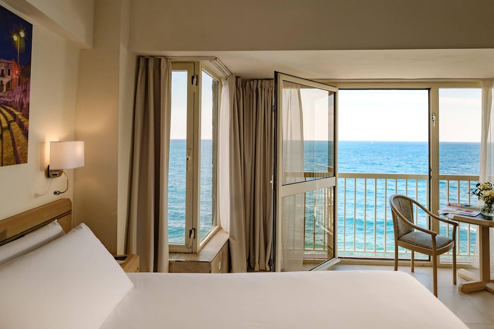 The Diplomat Hotel 10/47