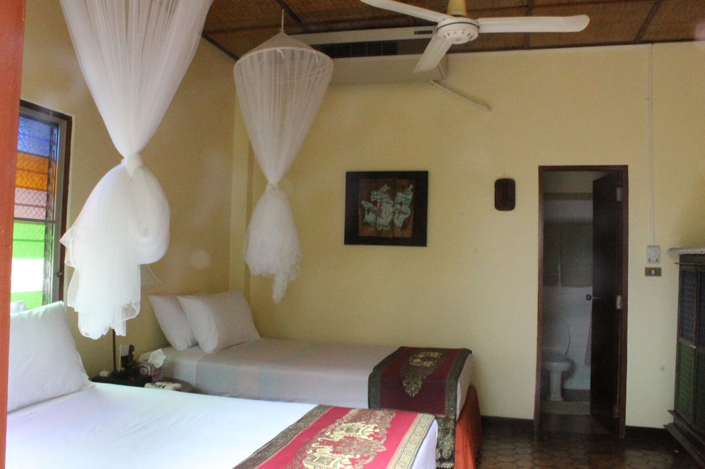 Golden Triangle Palace 25/60