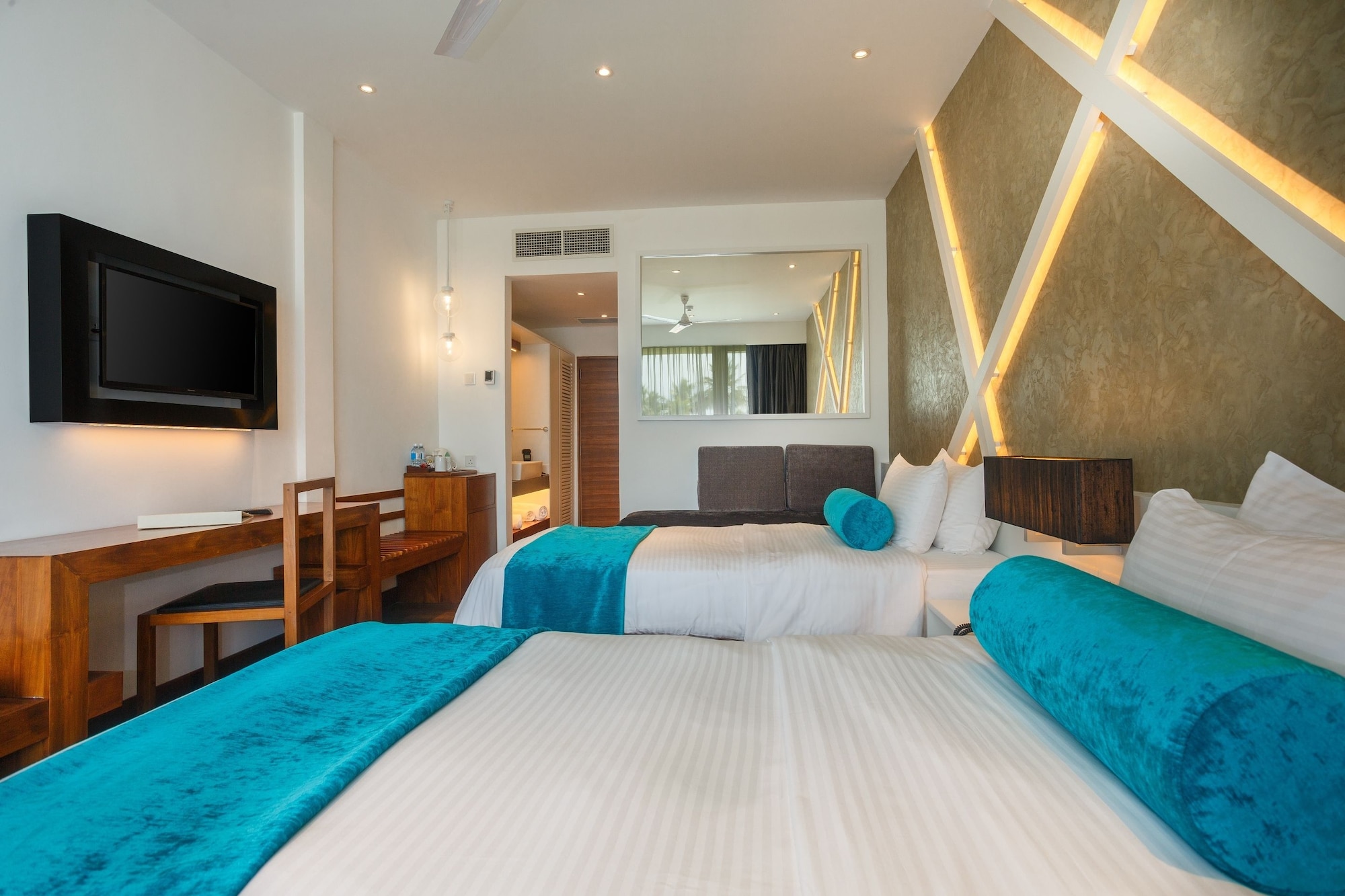 COASTAL, DELUXE, TWIN BEDS, BALCONY