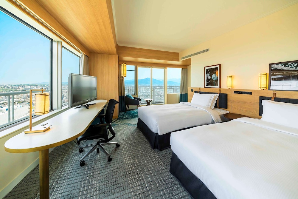 Hilton Fukuoka Sea Hawk 27/84