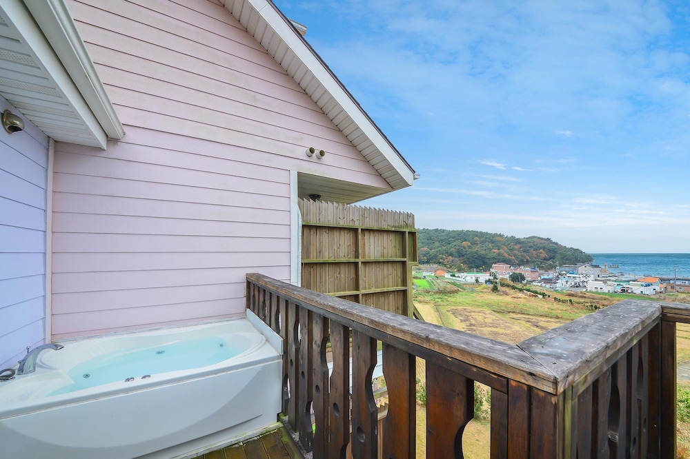 Geoje Gaonara Pension 26/50