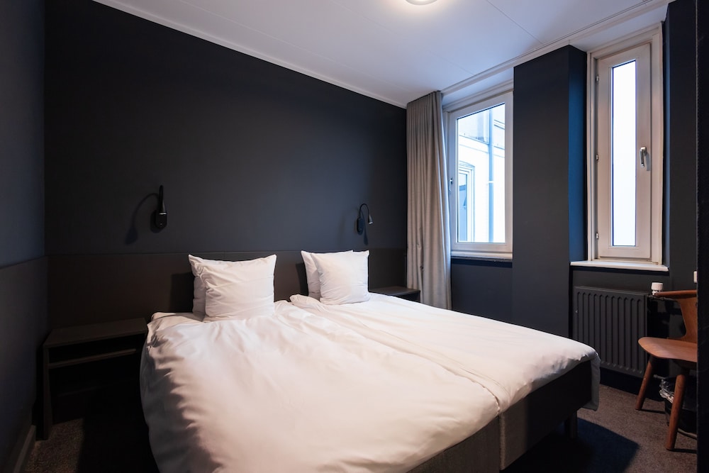 STANDARD, KING BED