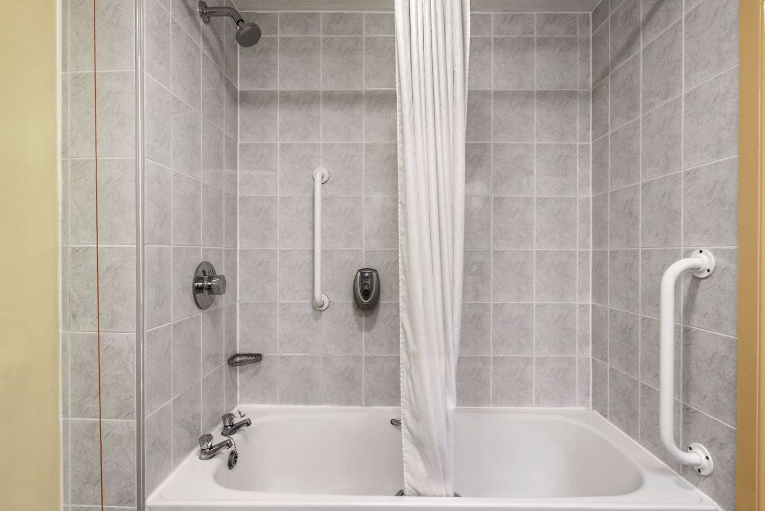 Days Inn by Wyndham Watford Gap 21/22