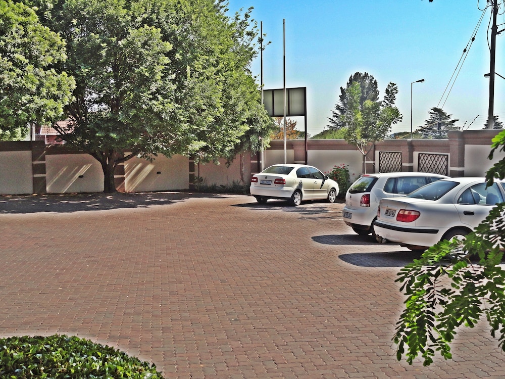 Constantia Manor Guesthouse 69/77