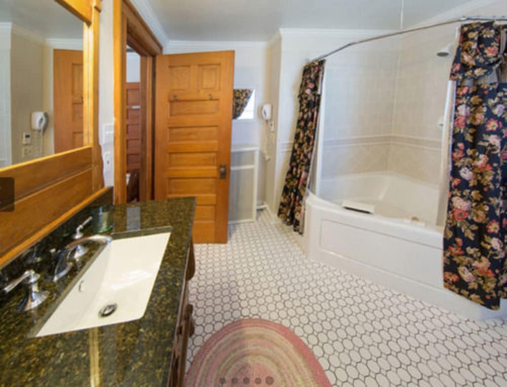 McConnell Inn 24/27