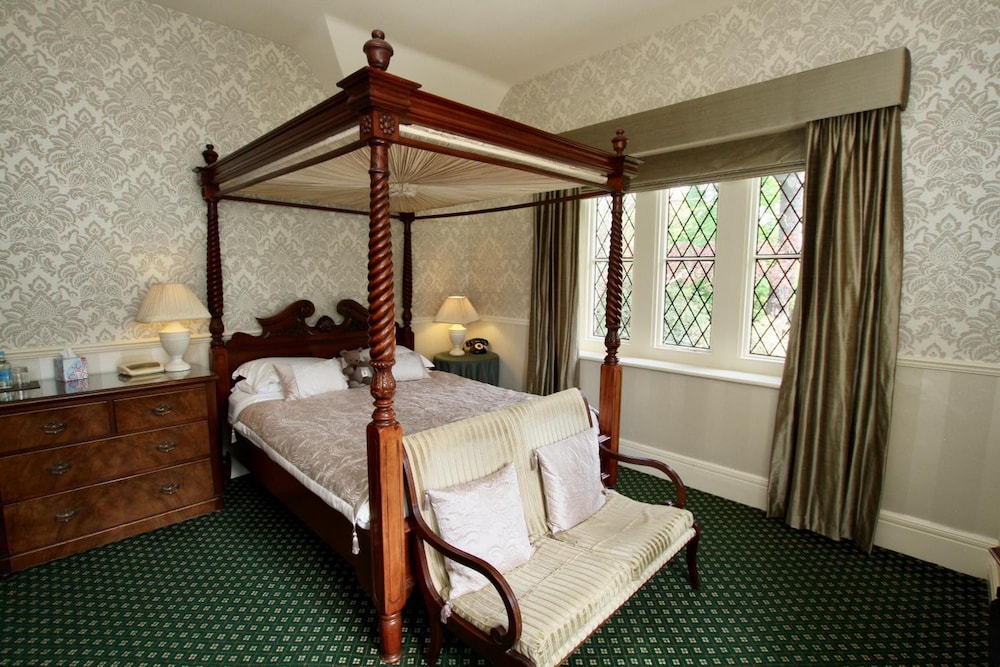 Rylstone Manor Hotel 12/50