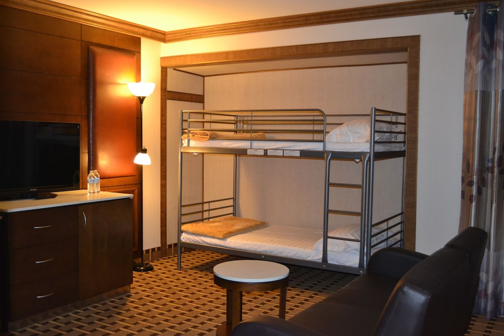 LA Crystal Hotel 35/69