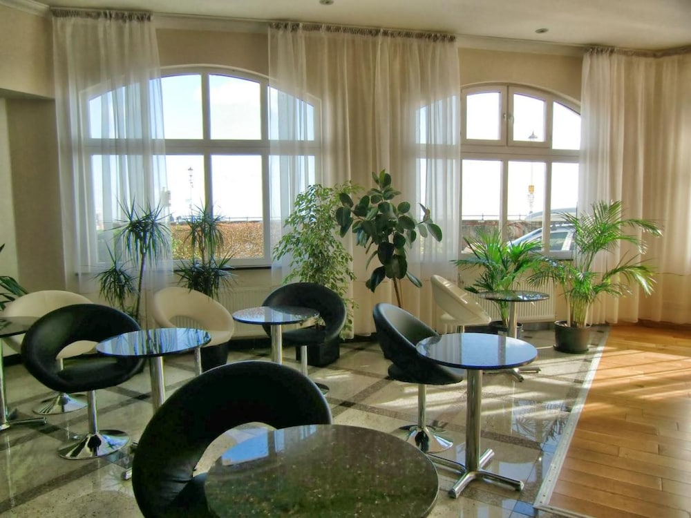 Eastbourne Riviera Hotel 35/64