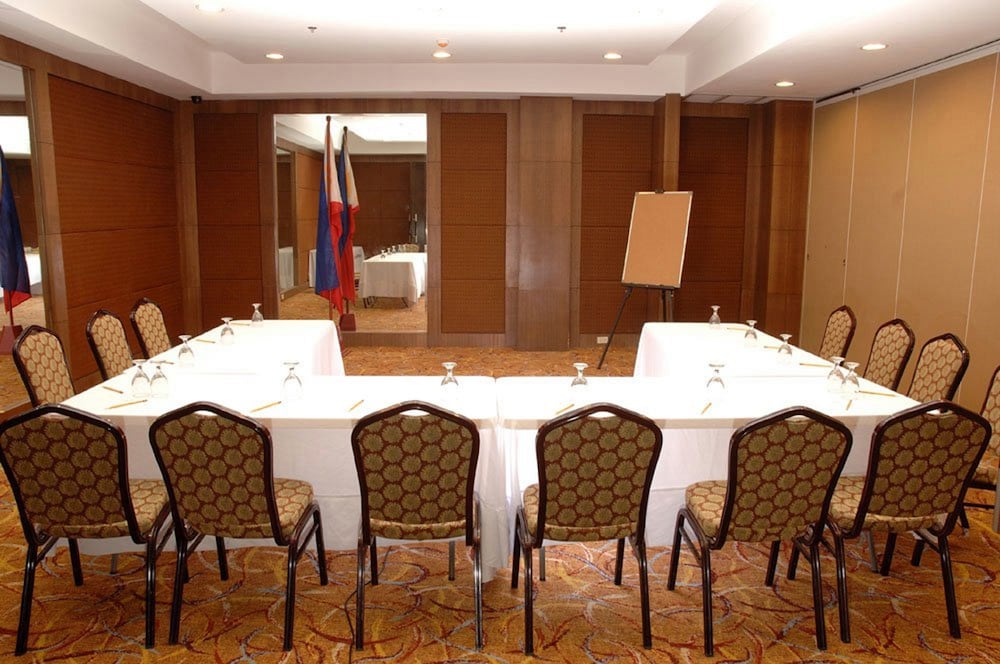 Crown Regency Hotel Makati 42/50