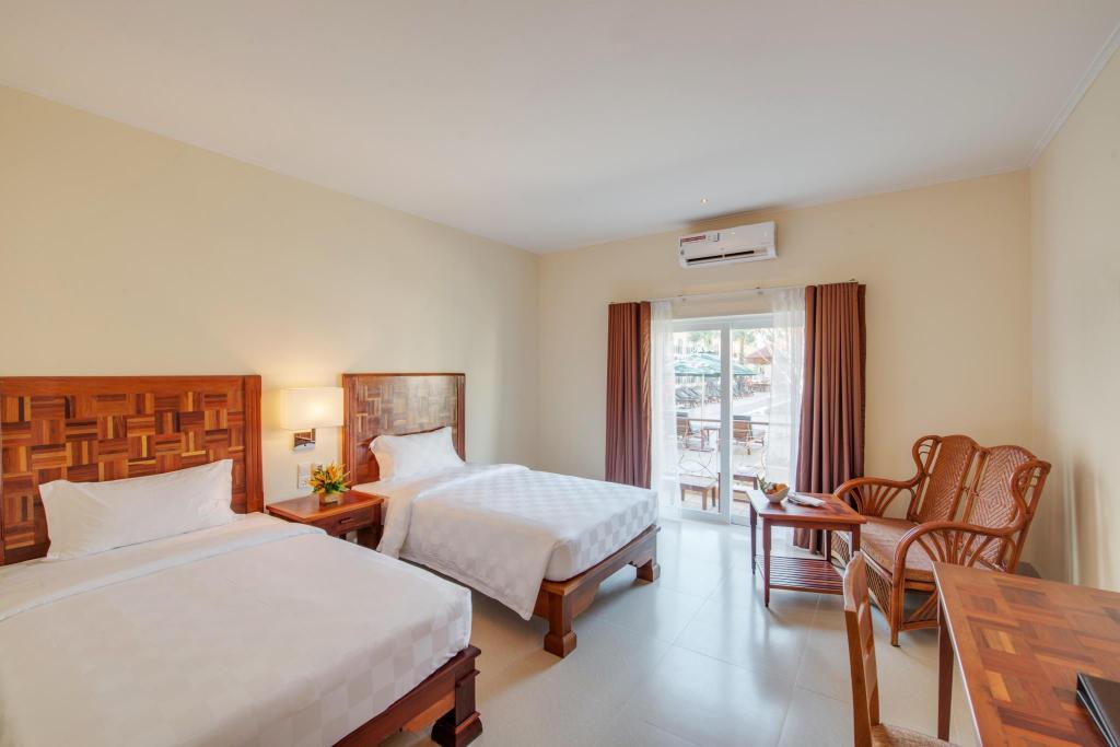 Superior, Double Bed, Pool View