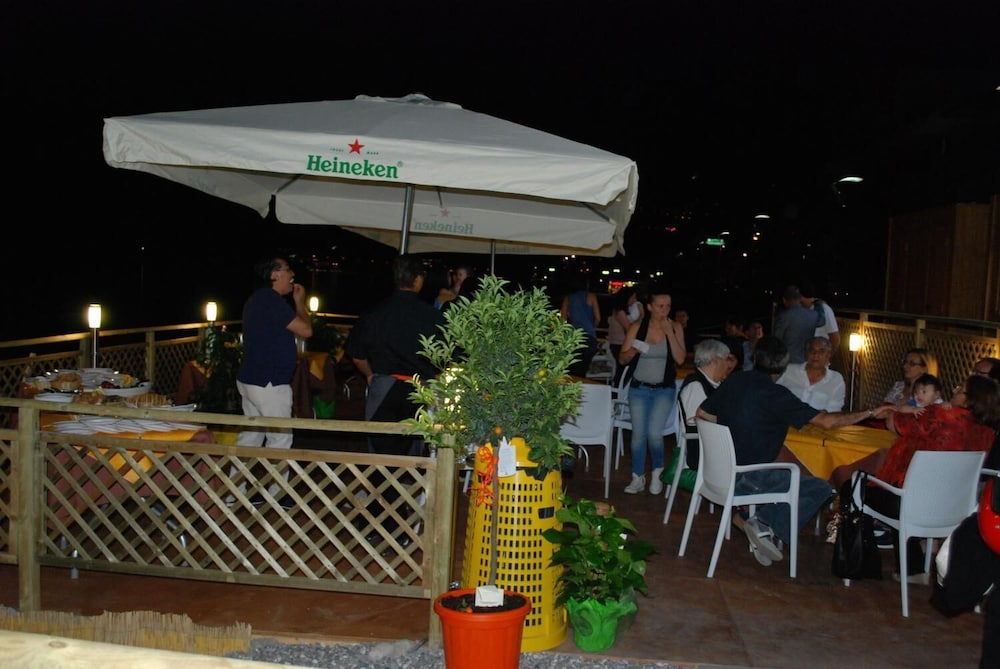 Maniel Beach Hotel 11/43