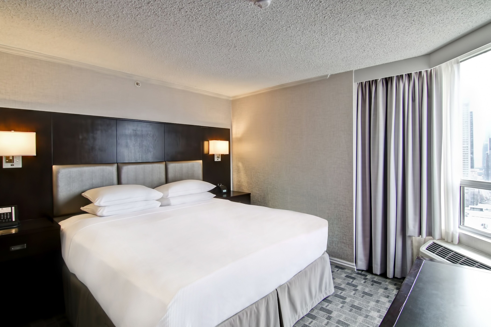 ROOM, QUEEN BED, BATHTUB