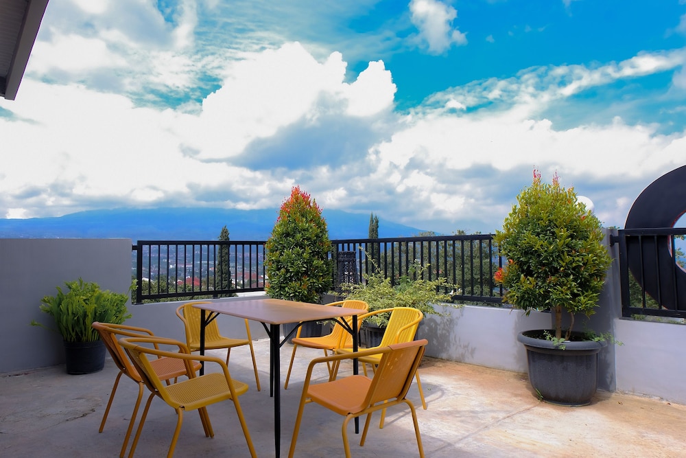 OYO 354 32 Guest House 37/40
