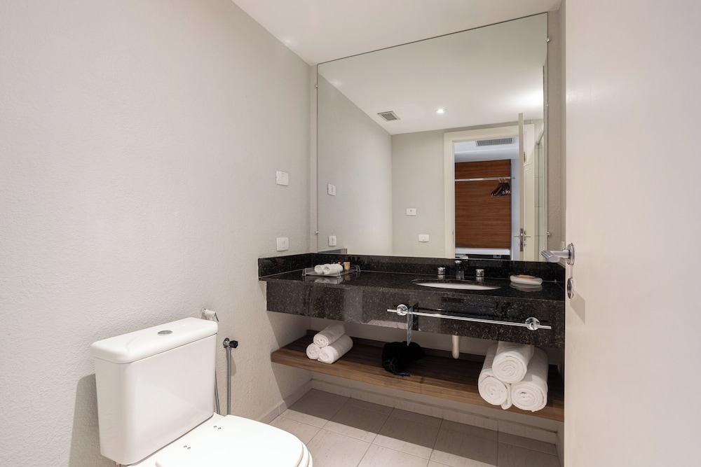 Superior, 2 Double Beds, Radisson Hotel Curitiba 7/10