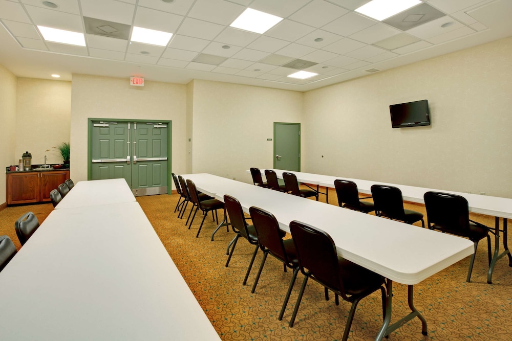 Country Inn and Suites by Radisson Tallahassee University Area FL 28/31
