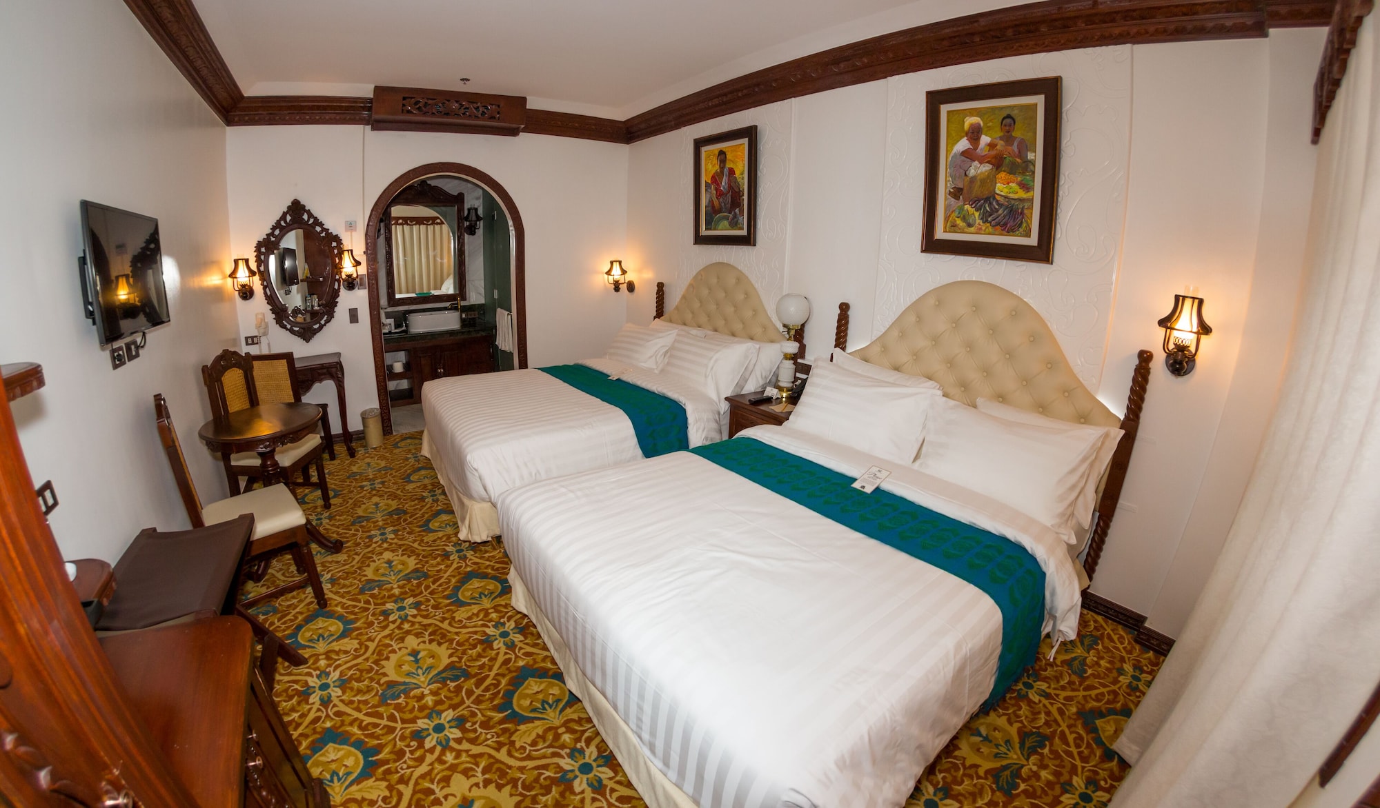 Deluxe, 2 Queen Beds