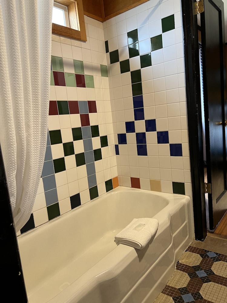 Anchor Inn Resort 50/50