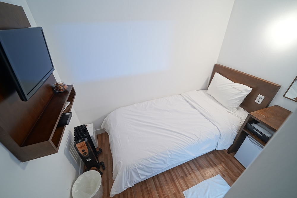 EKONOMY HOTEL HAEUNDAE 53/66