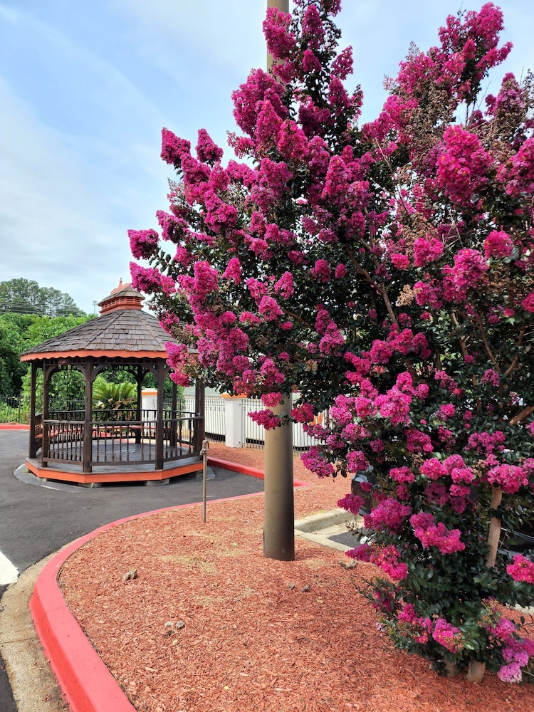 Days Inn by Wyndham Clemson 3/36